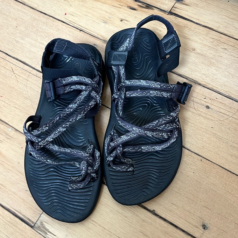 Women’s black Choco size 7